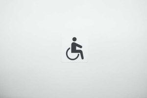An ADA-compliant sign for wheelchair access