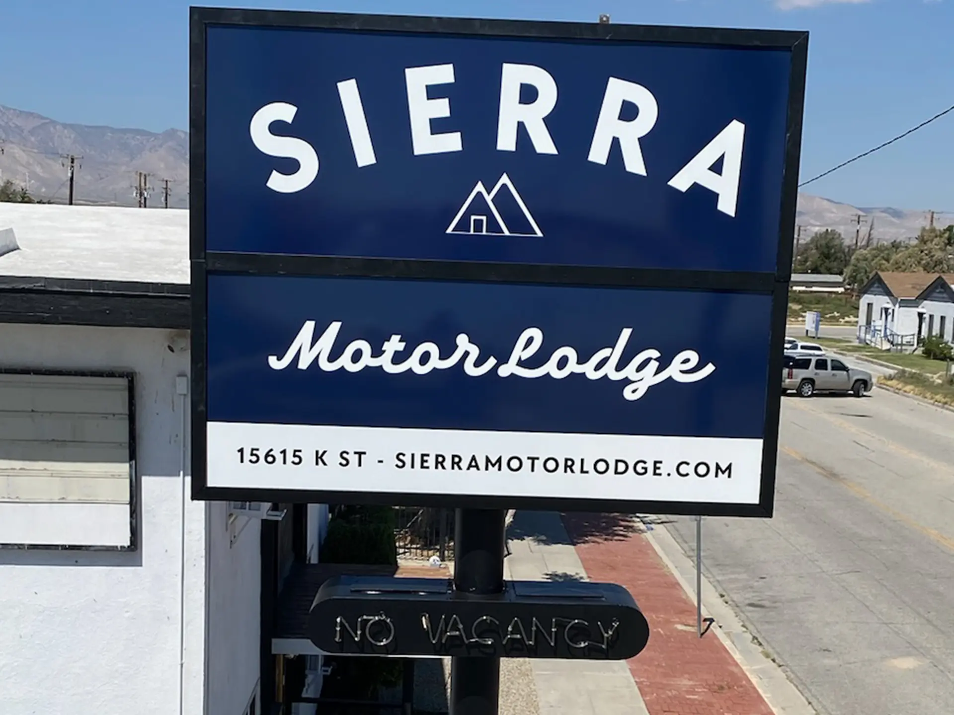 Street Sign for Sierra Motor Lodge